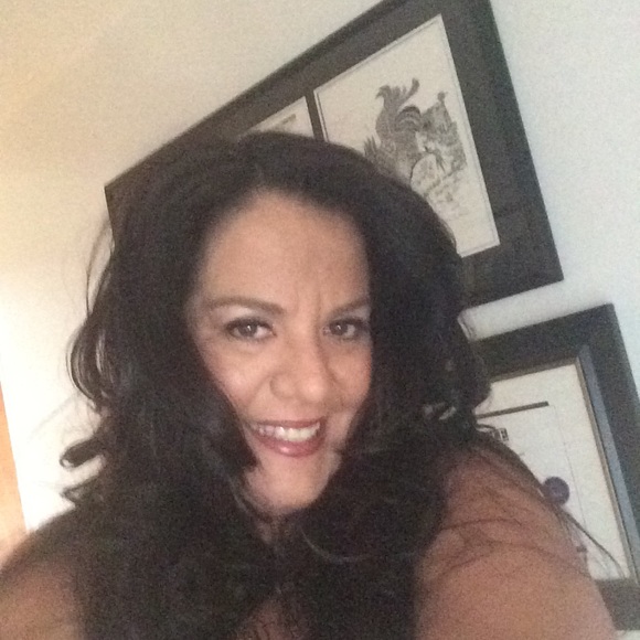 Meet your Posher, Maria Poshmark Ambassador - Picture 1 of 8